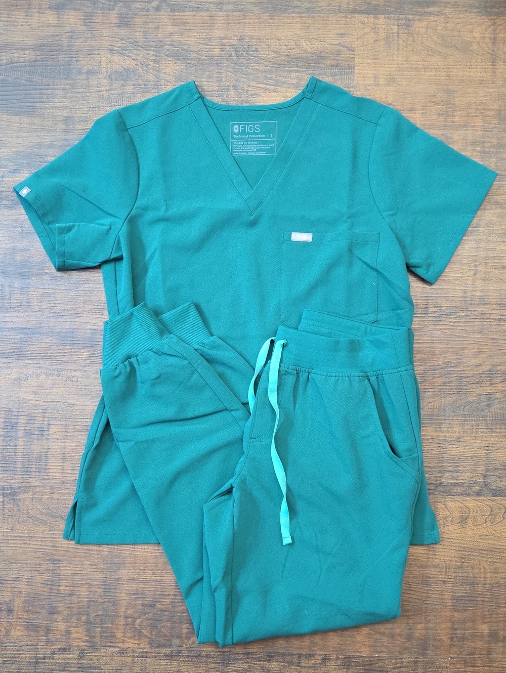 Figs Scrub Set - Hunter Green - Picture 1 of 5